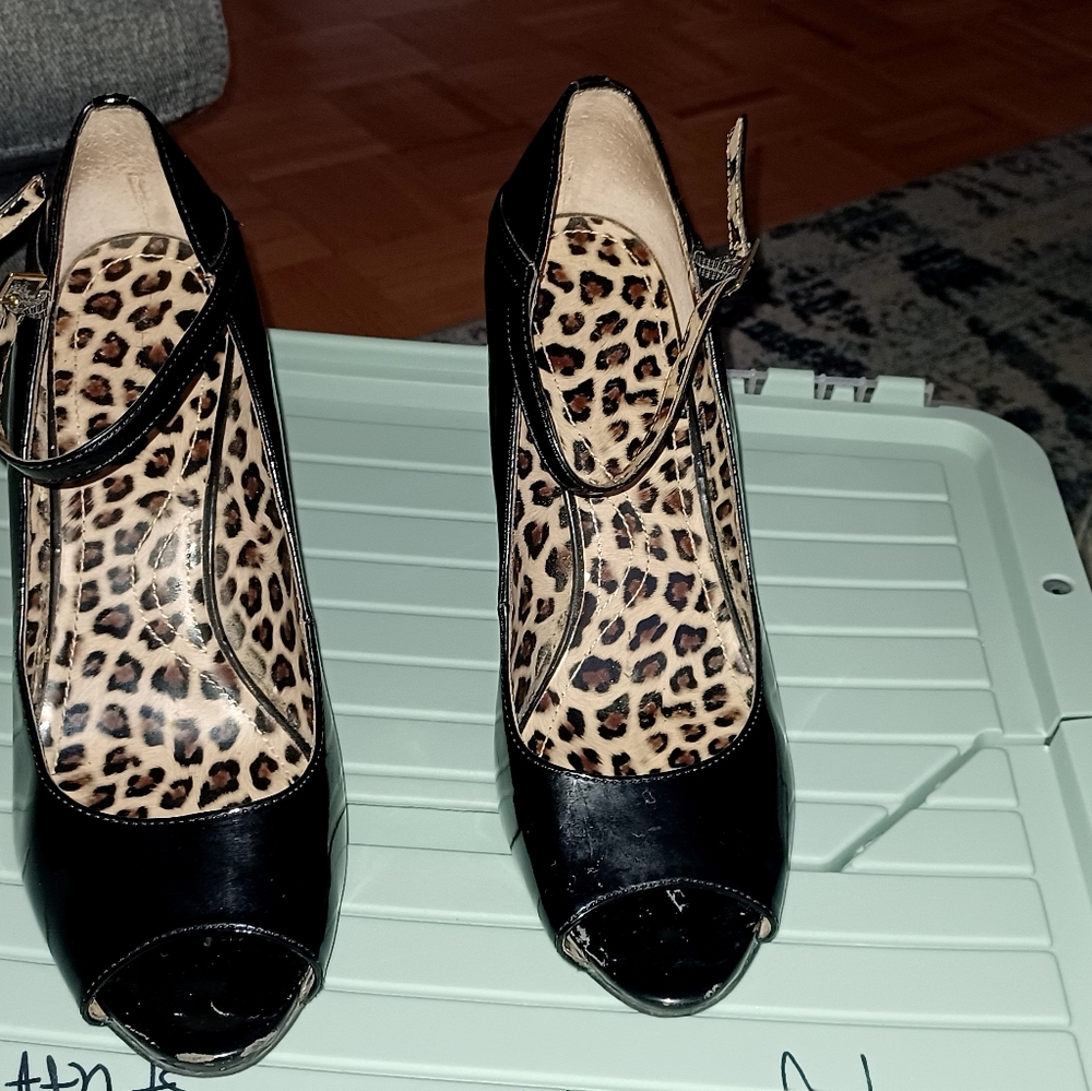 Shoes - Picture 5 of 12